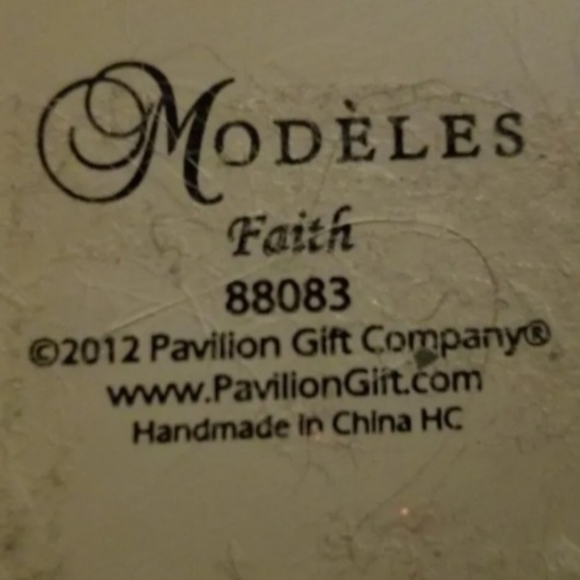 Angel holding a cross sending the message of Faith. Modeles Faith 88083 - Picture 4 of 7